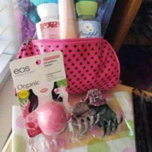 BATH & BODY WORKS x 3 mini + makeup bag NEW items